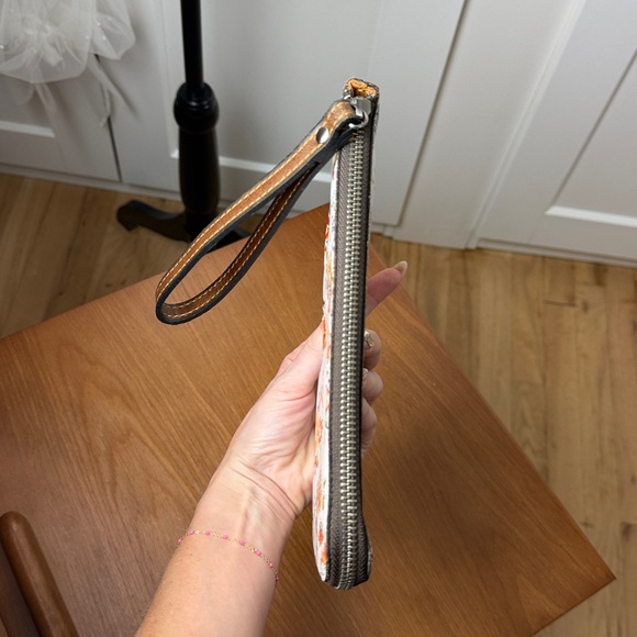 PATRICIA NASH Leather Cassini Mini Flower Meadows Print Medium Wristlet Clutch - Picture 10 of 11